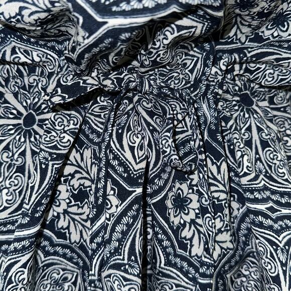 Banana Republic Cinch Waist Navy and White Tank Blouse Size S - office 2 evening - Picture 4 of 9